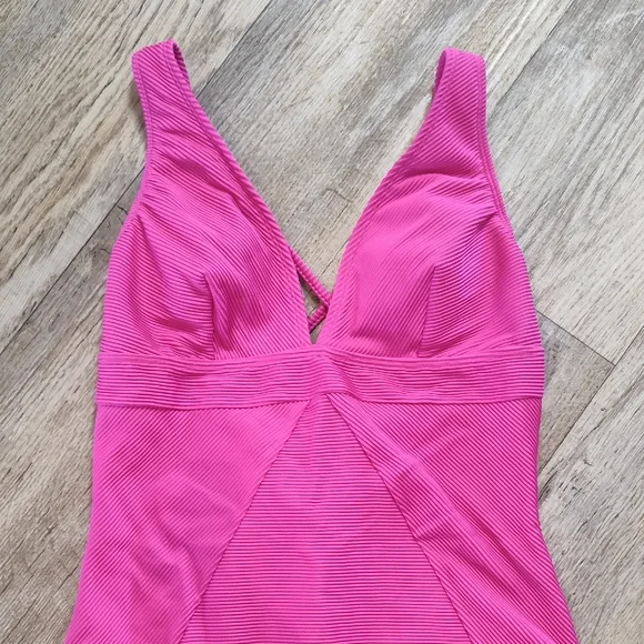 Cupshe One Piece Swimsuit - Picture 3 of 12